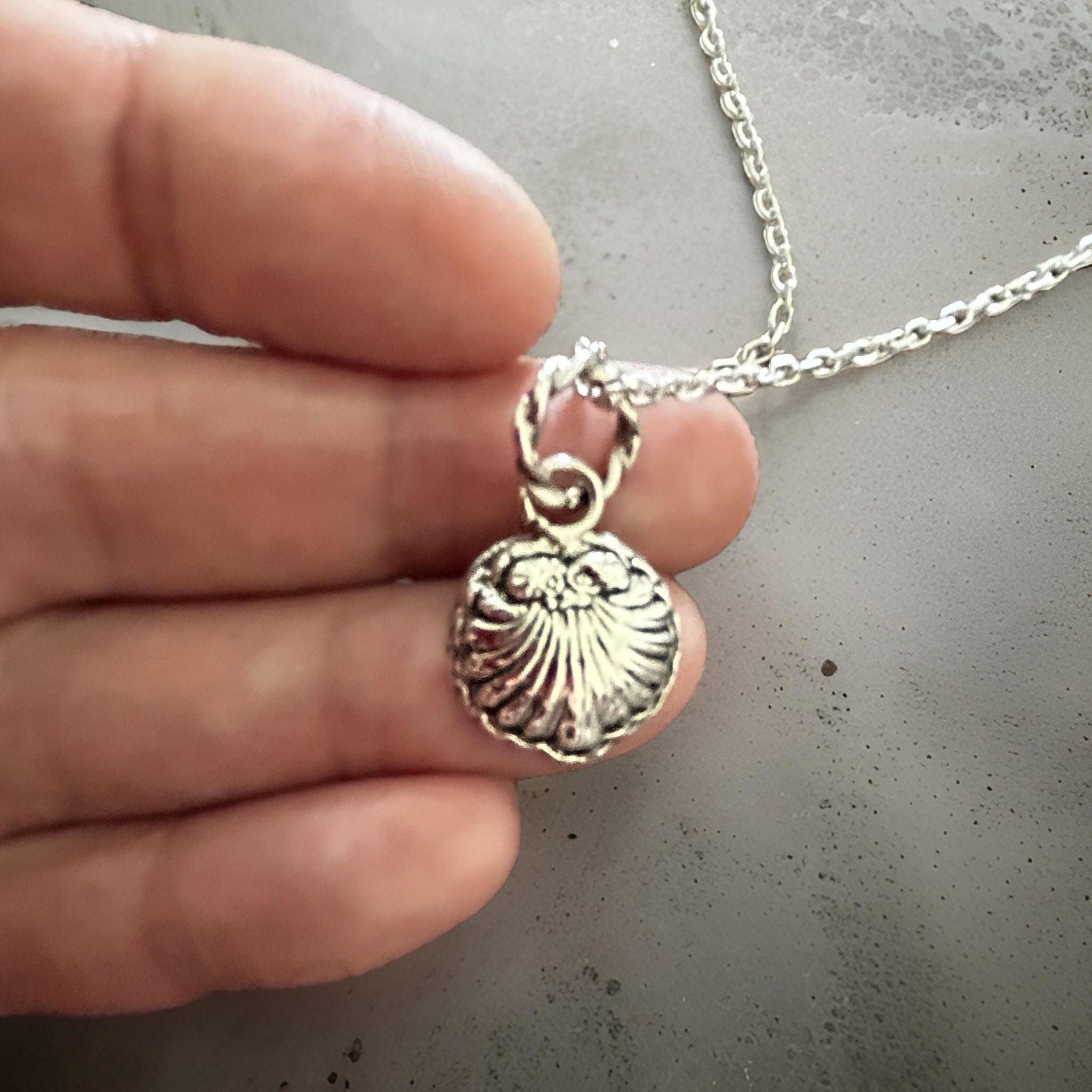 Silvershellnecklace