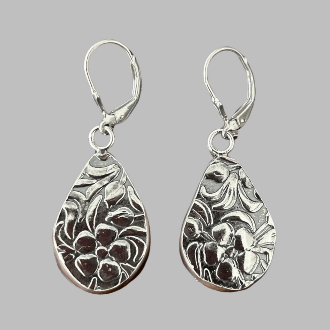 Tear Shaped Floral Earrings made of Silver