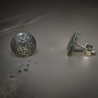 Rustic Hammered Sterling Silver Stud Earrings – Oxidized Silver Circle Earrings – Handmade Minimalist Earrings – Small Textured Earrings