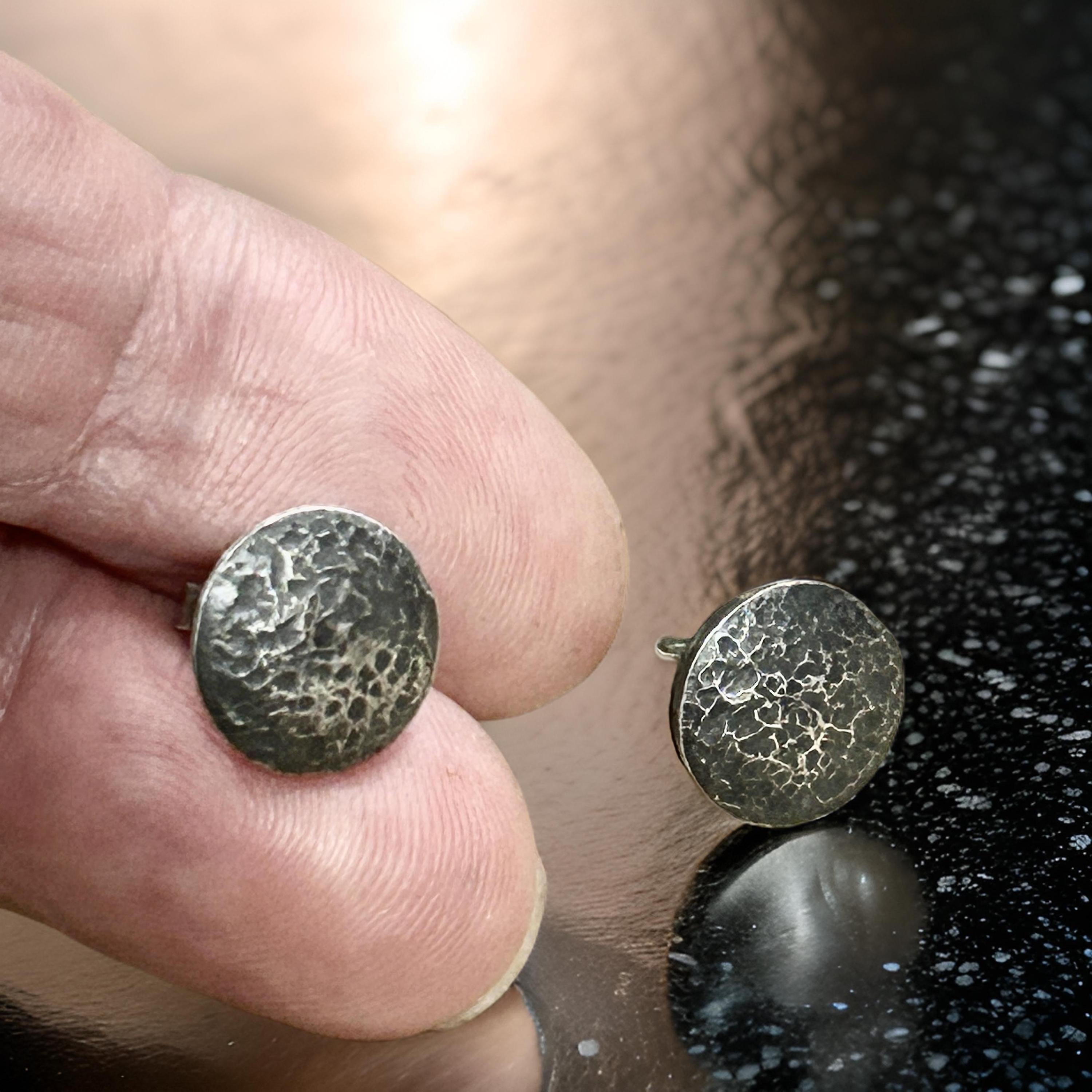 Rustic Hammered Sterling Silver Stud Earrings – Oxidized Silver Circle Earrings – Handmade Minimalist Earrings – Small Textured Earrings