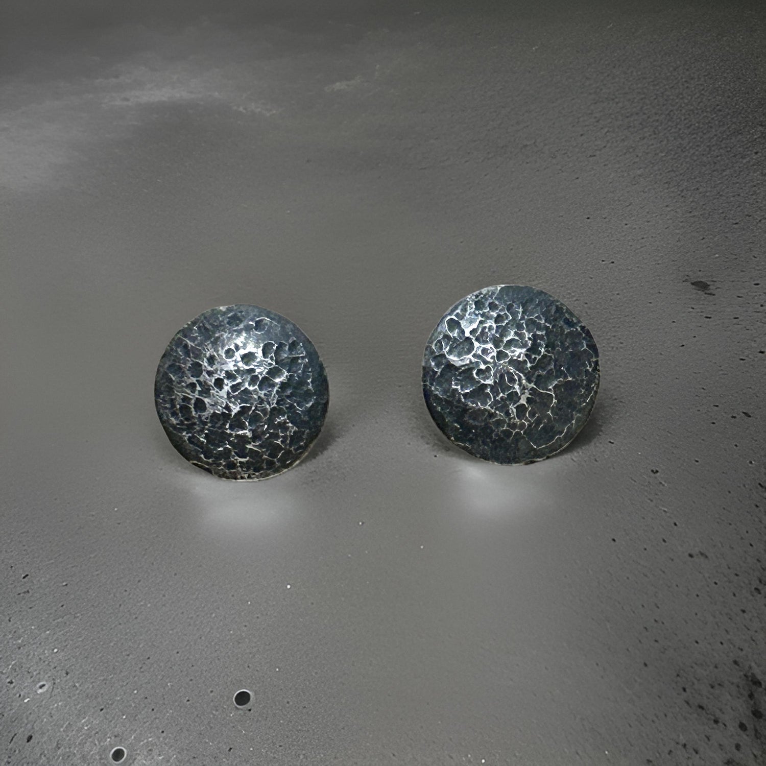 Rustic Hammered Sterling Silver Stud Earrings – Oxidized Silver Circle Earrings – Handmade Minimalist Earrings – Small Textured Earrings